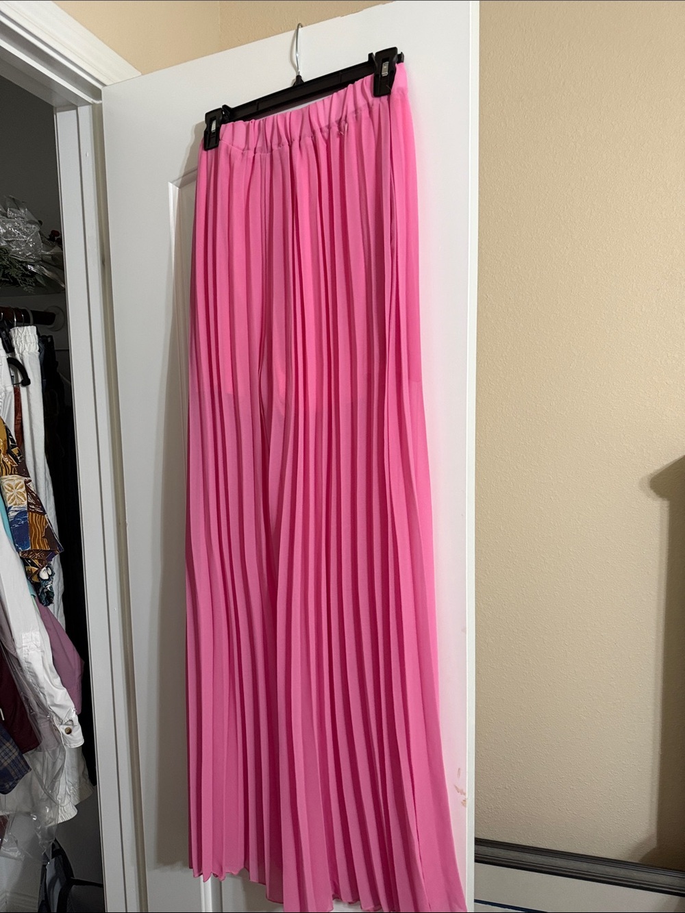 Chiffon Pleated wide pants — Vibrant Pink Barbie